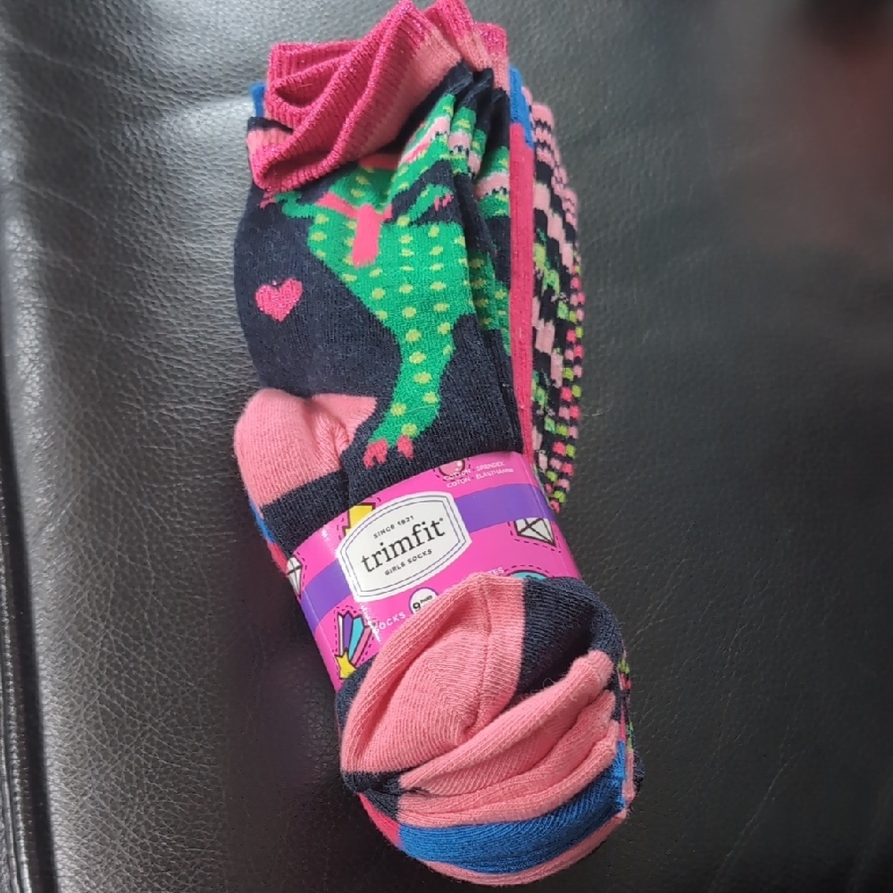 Sz 7-9: Trimfit Girls Socks Pink and Green Dinosaur